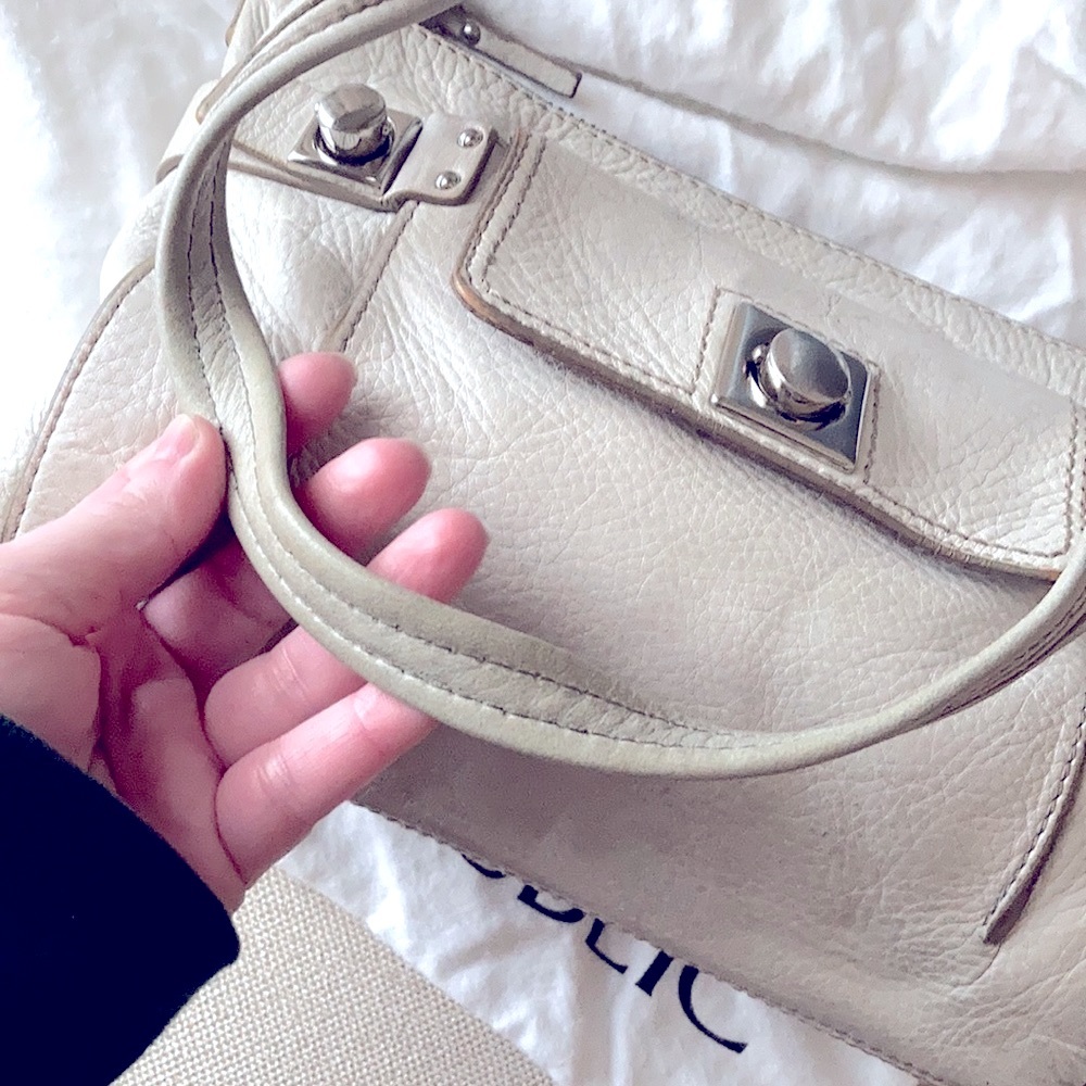 GUC!Banana Republic Pebbled Leather handbag. Great used condition! W/dust bag! - Picture 9 of 16